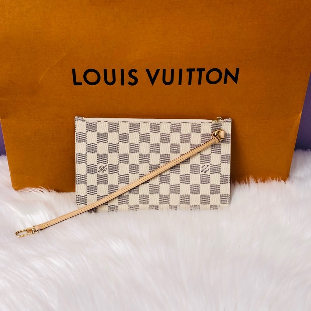 🔥Never used LV pouch Azure🔥